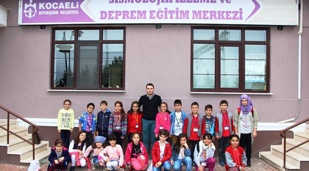 Bilgievi’nin minikleri depremi öğrendi