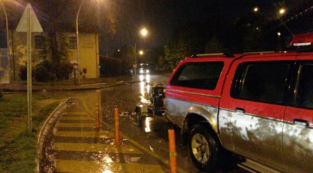 Büyükşehir ekipleri 24 saat görev yapıyor