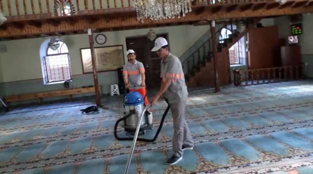 Camilerde temizlik çalışmaları