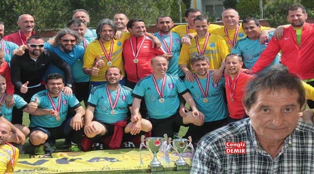 Cengiz Hoca'dan şampiyon takıma tebrik!