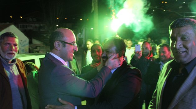Ceyhan meşalelerle karşılandı