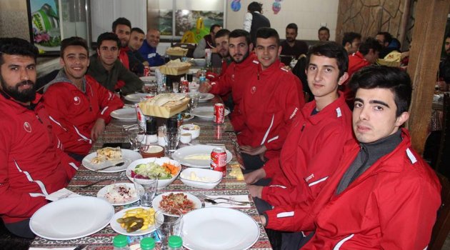 Darıcaspor’dan Cağ Kebaplı kutlama!