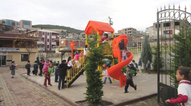 Dilovası çocuk parklarıyla şenleniyor