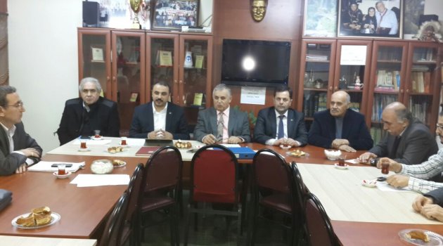 Duyar, Şehit liderlerinin hemşerileriyle bir arada