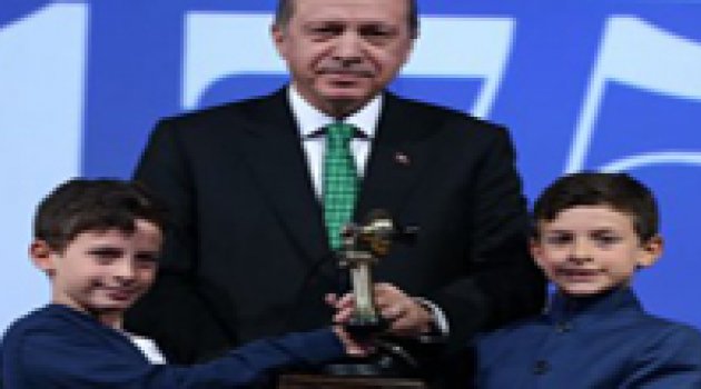 Gebzeli ikiz kardeşlerden Erdoğan’a hediye