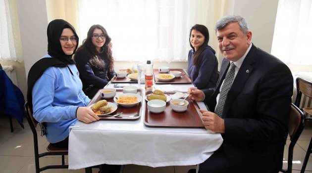 ‘’Geleceğimiz sizlersiniz’’