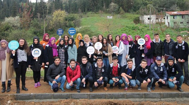 Geleceğin liderleri geleceğe fidan dikti