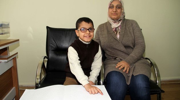 Görme engelli minik Enes, Kur’an’ı 1 ayda öğrendi