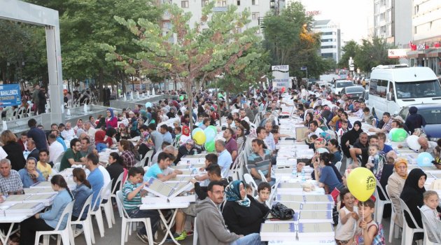 İki mahalle bir sofrada!