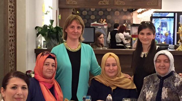 İl Kadın Kolları iftar yemeğinde bir arada