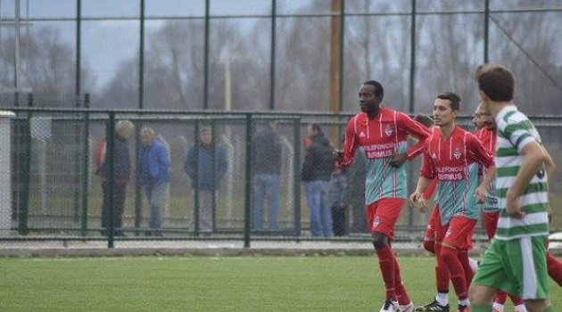 İlk maçında hat-trick yaptı