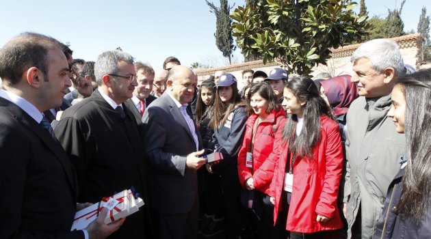 Işık 41 Genç’i kutladı