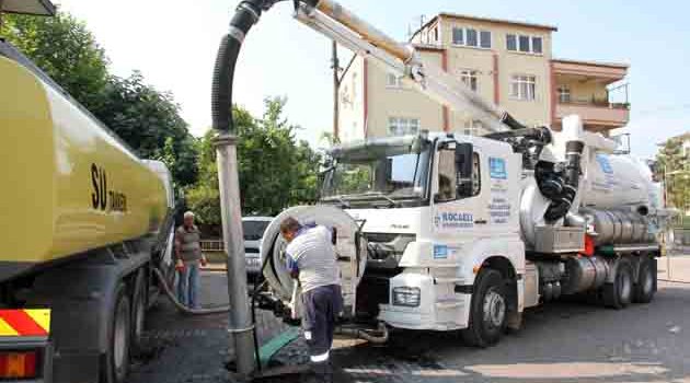 İSU altyapı hatlarını temizliyor