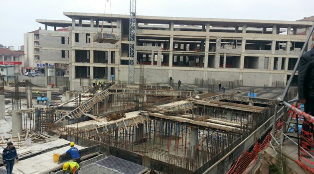 Karamürsel yeni Kent Meydanı’na kavuşuyor