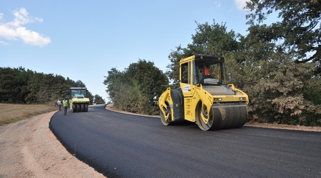 Köy yollarına asfalt