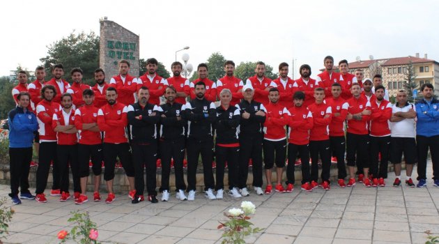 Menekşe umutlu dönüyor