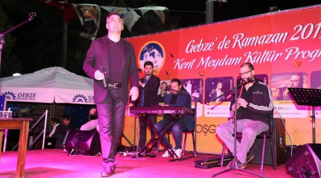 Meydanda Eşref Ziya konseri