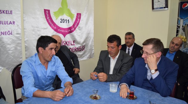 Öğrencilere burs vermeye devam edeceğim