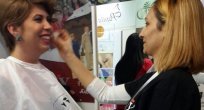 Güzellik fuarına katıldı