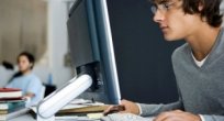 Erkekler internete daha bağımlı