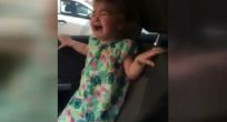 Ağlayan bebeğin kemençe sesine tepkisi