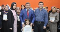 Anne-baba okulunda ilk sertifikalar verildi