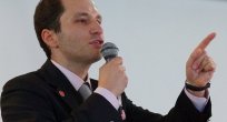 Babasını anmak için geliyor