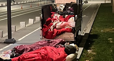  Evlerine giremeyen vatandaşlar dışarıda sabahladı!