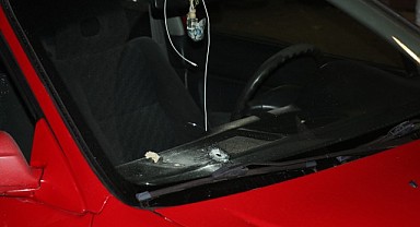 İzmit'te silahlı kavgada yoldan geçen otomobile mermi isabet etti!